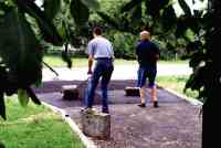 Wir asphaltieren eine Einfahrt - zum Vergr&ouml;&szlig;ern anklicken